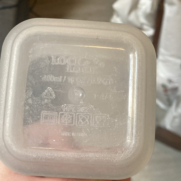 15 Lock and lock containers and 16 green lids - Picture 4 of 5